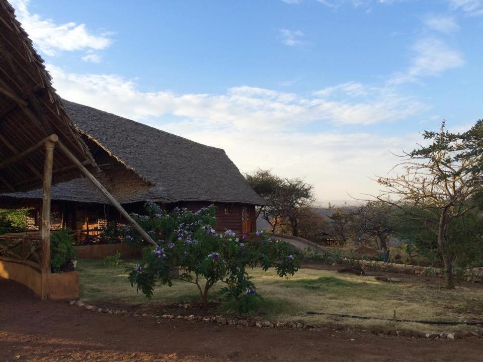 African Sunrise Lodge And Campsite Mto wa Mbu Exterior photo