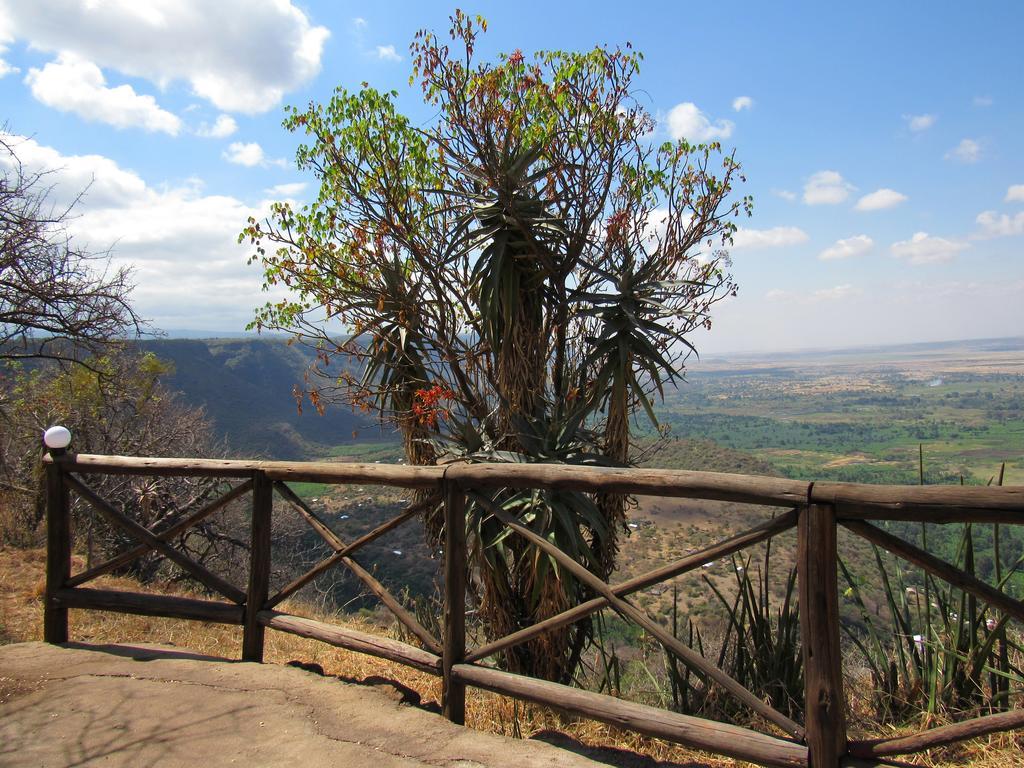 African Sunrise Lodge And Campsite Mto wa Mbu Exterior photo