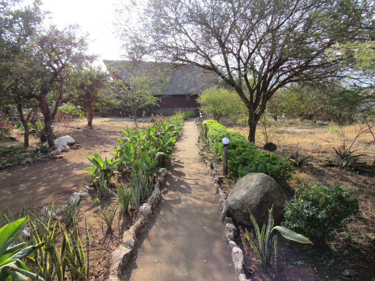 African Sunrise Lodge And Campsite Mto wa Mbu Exterior photo